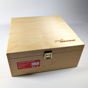 Preview: Geschlossener Holzkasten des Arkograf Elektroschreibers mit Brenngerät